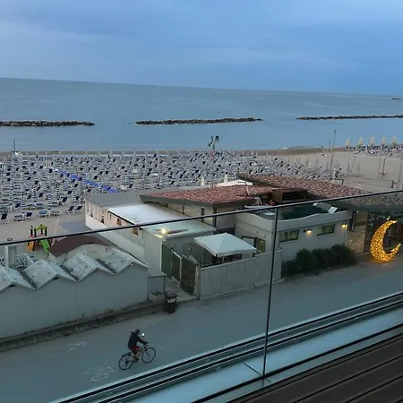 Apartment Luxury Fronte Mare Con Ombrellone