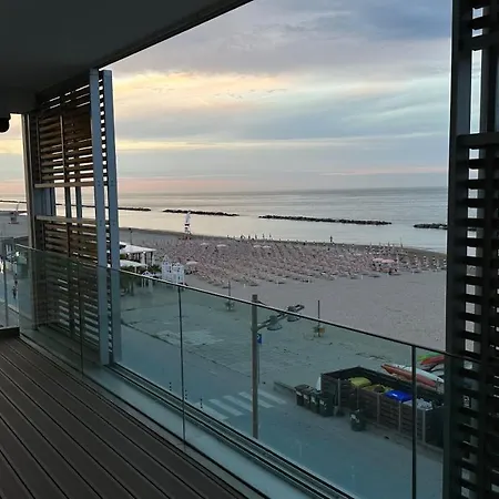 Luxury Fronte Mare Con Ombrellone * Civitanova Marche